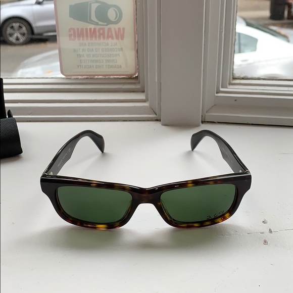 Women’s Prada Sunglasses Brand New - Picture 2 of 3